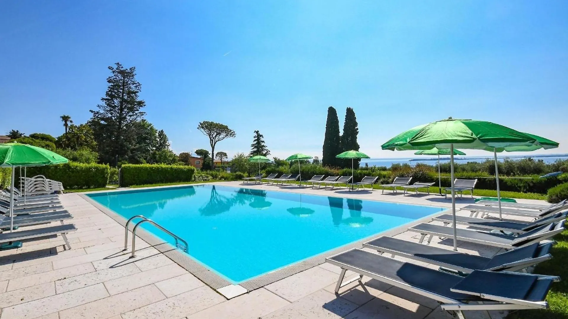 Appartement Mit Privatem Garten, Pool Und Seeblick Moniga del Garda 0*,  Italy